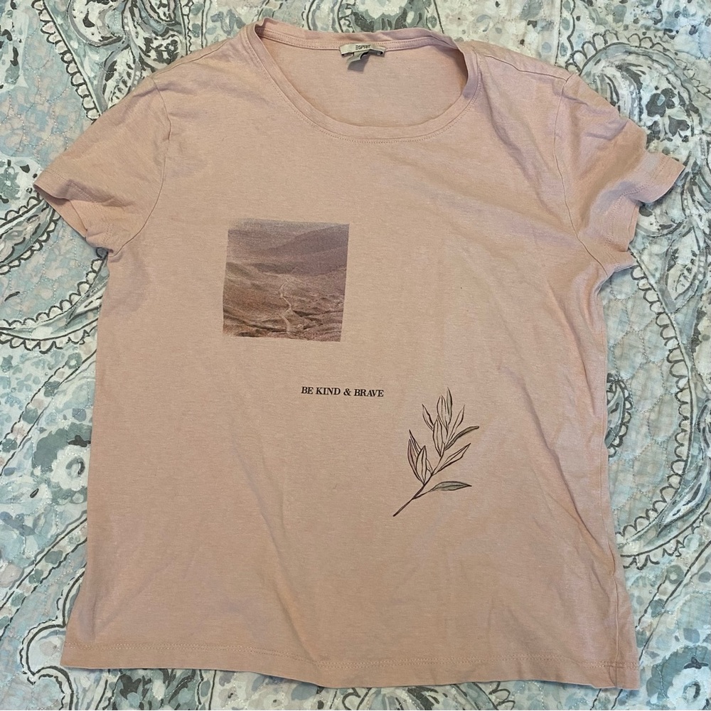 Pink Graphic Tee Shirt ‘Be Kind & Brave” women size S/M E Spirit
